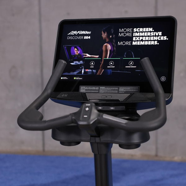 Life Fitness Integrity Series+ Upright Bike, SE4